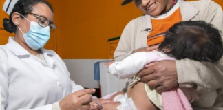 La tosferina vuelve a encender las alarmas en Ecuador. Según datos oficiales del Ministerio de Salud Pública (MSP), hasta el 5 de mayo de 2025 se han registrado 11 fallecidos por esta enfermedad respiratoria, de los cuales seis eran niños menores de un año.