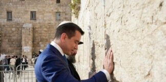 En el marco de su gira oficial por Israel, el presidente de la República del Ecuador, Daniel Noboa, realizó una visita significativa al Muro Occidental, uno de los sitios más sagrados del judaísmo.