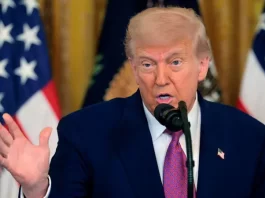 El presidente de Estados Unidos, Donald Trump, advirtió este viernes a Irán que podría enfrentar ataques "aún más brutales" por parte de Israel si no accede a firmar un nuevo acuerdo que limite su programa nuclear.