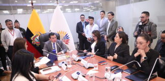 La Comisión de Fiscalización y Control Político decidió archivar la solicitud de juicio político contra el ministro de Defensa, Gian Carlo Loffredo, debido a que no se logró obtener los votos necesarios para su calificación.