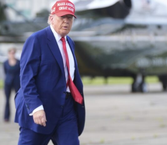 Este sábado, el presidente Donald Trump anunció que las Fuerzas Armadas de Estados Unidos ejecutaron con éxito un ataque aéreo contra tres instalaciones nucleares estratégicas en Irán: Fordo, Natanz y Esfahan. La operación, según el propio mandatario, concluyó sin bajas estadounidenses y todos los aviones regresaron a territorio nacional.