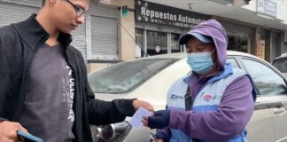 En cumplimiento a las recomendaciones de la Contraloría General del Estado, se ha procedido a la implementación de comisionistas para la venta de tiquetes en la calle Veloz, entre la Av. Miguel ├üngel León y la calle Jacinto González, por el Sistema de Estacionamiento Rotativo Ordenado Tarifado (SEROT), según lo estipula las Resoluciones Administrativas 2016-0125-SEC y 2021-016-SEC.
