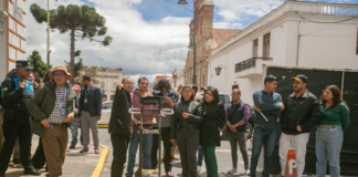 Mientras las ciudades crecen y el cemento se impone, en Riobamba se ha dado un paso importante en sentido contrario, mirar hacia abajo antes de construir hacia arriba. En tres puntos estratégicos, se realizaron recientemente prospecciones arqueológicas con georradar, una herramienta que permite investigar el subsuelo sin necesidad de excavar.