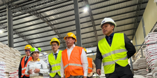 El viceministro deÔÇ»Trabajo encargado, y coordinador zonalÔÇ»3, CésarÔÇ»UmajingaÔÇ»Guamán, recorrió el Complejo Productivo Chambo de ExibalÔÇ»Cía.ÔÇ»Ltda., una de las firmas agroindustriales de mayor crecimiento en el centro del país.┬á