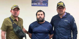 La reciente captura de Adolfo Macías Villamar, alias “Fito”, cabecilla del GDO “Los Choneros”, continúa generando reacciones, esta vez por versiones publicadas fuera del país. El ministro del Interior, John Reimberg, desmintió categóricamente una información difundida por el medio colombiano Canal 1, que afirmaba que la detención del narcotraficante fue producto de un pacto entre el gobierno ecuatoriano y el propio capturado.