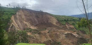 Las intensas lluvias registradas durante la madrugada del pasado 21 de mayo provocaron un deslizamiento de tierra en el sector de Puculpala, parroquia Quimiag, en el cantón Riobamba, provincia de Chimborazo. El evento ocasionó el represamiento de agua en la quebrada Pucuhuayco, ubicada entre las comunidades de Balcashi y Puculpala.