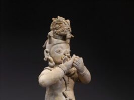 La Cultura Valdivia (3800-1500 a.C.) fue la primera sociedad de agricultores sedentarios y ceramistas en Ecuador. A lo largo de dos mil años su cerámica experimentó diversas transformaciones en formas y decoraciones. Por ello, los objetos cerámicos presentan una gran variedad de diseños. En este contexto, la investigadora de la Universidad Técnica Particular de Loja - UTPL, Ruth Simaluiza Masabanda, analiza la iconografía presente en piezas como los sellos.