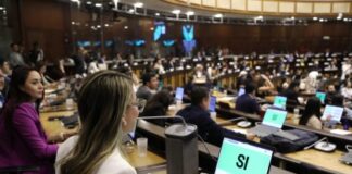 Con 125 votos a favor, el Pleno de la Asamblea Nacional aprobó en segundo debate el proyecto de reformas a la Ley Orgánica Electoral y de Organizaciones Políticas del Ecuador, conocida como Código de la Democracia. Esta normativa, que consolida 22 propuestas, ha sido producto de un proceso de diálogo y participación desarrollado durante cuatro años.