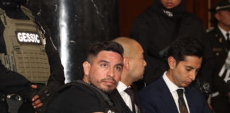 El eco de los disparos que intentaron silenciar a Daniel Salcedo en Riobamba, aún resuena en las paredes de la política ecuatoriana. Esta vez, no solo se trata de una figura vinculada a la corrupción hospitalaria, sino de un sobreviviente que acusa directamente a la misma red que según él, financió el asesinato de Fernando Villavicencio.