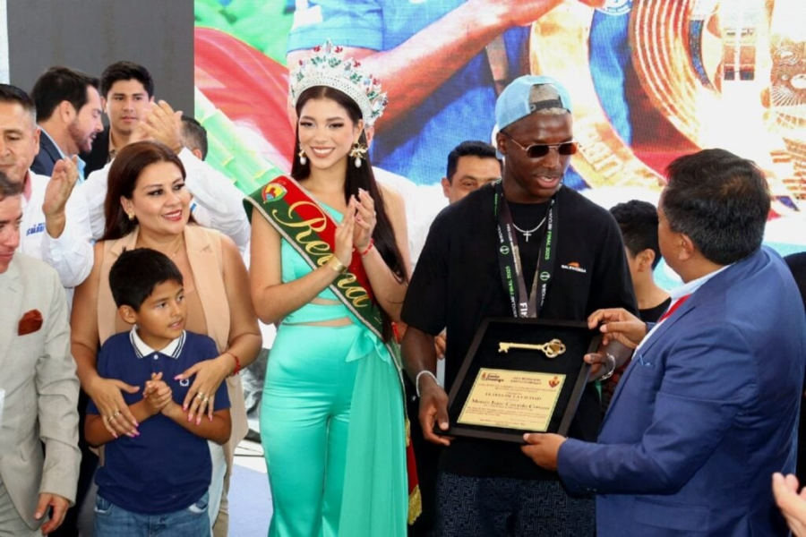 Santo Domingo de los Tsáchilas se volcó a las calles para recibir a Moisés Caicedo, su hijo, que tras consagrarse campeón del mundo con el Chelsea en el Mundial de Clubes de la FIFA, regresó al país para reencontrarse con su tierra y su gente.