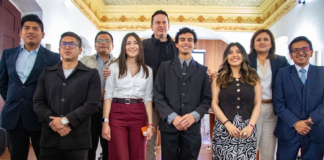 En una ceremonia formal realizada en el salón José María Román, se llevó a cabo la posesión oficial de las nuevas dignidades de los Consejos Consultivos Intergeneracionales y por Enfoque, integrados por niños, niñas, adolescentes, jóvenes, personas adultas mayores, así como representantes de grupos de atención prioritaria como pueblos y nacionalidades, género, discapacidad y movilidad humana.