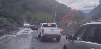 Con el objetivo de asegurar el abastecimiento de productos esenciales y combustible hacia las provincias amazónicas de Napo y Orellana, el Ministerio de Transporte y Obras Públicas (MTOP) anunció la habilitación de un paso controlado en la vía E20 Papallacta ÔÇô Baeza a partir del jueves 17 de julio, en dos franjas horarias: de 12h00 a 14h00 y de 16h00 a 18h00.