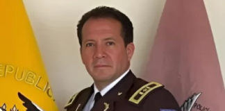 La provincia de Chimborazo recibió al nuevo comandante de la Subzona N┬░ 6 de Policía, el coronel Julio Vinicio Camacho Pilpe, quien fue designado por el Alto Mando Institucional para liderar la seguridad en la provincia. Camacho, oriundo de Quito, llega con una carrera policial que supera los 32 años, respaldada por una sólida formación académica y experiencia en cargos estratégicos a nivel nacional.