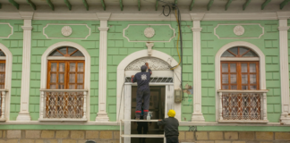El Centro de Salud Tipo B del GADM Riobamba ha iniciado un proceso de mejoras que busca optimizar sus instalaciones, servicios y atención al usuario. Las obras, abren también la puerta a una discusión más profunda: ┬┐Basta con renovar la pintura y calibrar equipos para garantizar un servicio de salud verdaderamente digno?