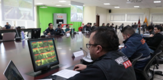 El Sistema Integrado de Seguridad ECU-911 enfrenta una crisis tecnológica que pone en riesgo su capacidad para enfrentar la delincuencia y garantizar la seguridad ciudadana. A pesar de su importancia estratégica, la plataforma tecnológica del ECU-911 se encuentra en estado crítico, con un déficit de renovación y equipos obsoletos, lo que podría comprometer su efectividad en la lucha contra el crimen organizado.