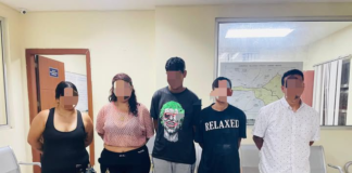 Un operativo exitoso contra el microtráfico permitió la aprehensión de cinco personas, incluido un menor de edad, en las orillas del río Chimbo, en el distrito Pallatanga ÔÇô Cumandá, por presunta tenencia de sustancias sujetas a fiscalización, en un procedimiento realizado la noche del 30 de julio.