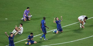 En el Mundial de Clubes se ha desarmado el libreto, dos grandes del viejo continente, cayeron en los partidos clasificatorios a octavos de final,┬á primero el Inter de Milán, sorprendido por un Fluminense con muestra de que el juego colectivo puede más que el marketing, luego, el golpe más sorprendente, un auténtico partidazo.