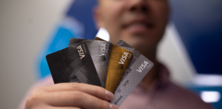 En la era de los pagos electrónicos y las billeteras digitales, 7 de cada 10 ecuatorianos mayores de 15 años cuentan con una cuenta bancaria activa, y el 60ÔÇ»% posee una tarjeta de débito, aunque solo el 32ÔÇ»% de quienes la tienen la utilizan.