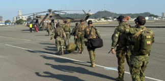 Las Fuerzas Armadas de Ecuador desplegaron 2 000 militares en la provincia de Manabí tras registrarse al menos quince asesinatos en doce horas, este 18 de julio de 2025. El repunte de violencia se le atribuye a un enfrentamiento entre Los Choneros y Los Lobos, las dos bandas criminales más poderosas del país, a raíz de la recaptura del narcotraficante José Adolfo Macías Villamar (ÔÇÿFitoÔÇÖ), capo del primer grupo.
