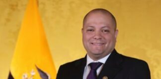 El doctor Juan Bernardo Sánchez, quien asumió la cartera de Salud el 27 de mayo bajo el gobierno del presidente DanielÔÇ» Noboa, renunció a su cargo la noche del miércoles 2 de julio, luego de haber permanecido en el puesto durante apenas 37 días.