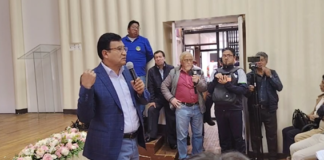 En un acto público realizado este 16 de julio, en el salón municipal Ricardo Alemán Fierro, autoridades locales socializaron con la ciudadanía y medios de comunicación la reactivación del proyecto de ampliación a cuatro carriles de la vía Guano ÔÇô Riobamba, una obra estratégica para mejorar la conectividad y dinamizar la economía en la zona centro del país.