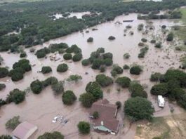 En los primeros días de julio de 2025, el centro y sur de Texas fueron azotados por lluvias intensas que provocaron inundaciones devastadoras en el Valle del Guadalupe. Desde la madrugada del 4 de julio, el río experimentó un aumento súbito de hasta 11 pulgadas (280 mm) de precipitación, lo que desencadenó avalanchas de agua que arrastraron viviendas, vehículos y atraparon a cientos de personas.