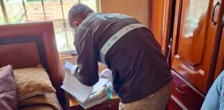 En una acción conjunta, la Fiscalía General del Estado, la Policía Nacional y el Consejo de la Judicatura llevaron a cabo un operativo en seis inmuebles relacionados con la jueza Laura G., de la Sala Civil de la Corte Provincial, en Riobamba. La investigación se centra en una presunta red de corrupción que incluiría asociación ilícita, tráfico de influencias y usurpación de funciones.