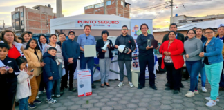 Una nueva cámara de videovigilancia fue instalada en el barrio ├ülamos 3 de Riobamba, como parte de un esfuerzo interinstitucional para reforzar la seguridad en una de las zonas con alta demanda de atención ciudadana.