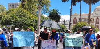 El Comité de Empresa ├Ünico de Trabajadores de la Empresa Eléctrica Riobamba S.A. (CEUTEERSA), filial de CEDOCUT ÔÇô FETLICH, expresó su firme rechazo a la ola de despidos y desvinculaciones de servidores públicos que se registra en el país, y calificó de “inaceptable” la separación de 53 empleados de la institución, quienes actualmente se encuentran sin trabajo.