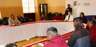 En un encuentro marcado por la tensión, pero también por la disposición al diálogo, la Gobernadora de Chimborazo, María José Del Pozo Larrea, recibió a una delegación de la Federación ├Ünica de Afiliados al Seguro Social Campesino de la provincia.