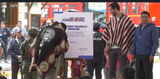 Este 20 de agosto, en el cantón Alausí, se llevó a cabo la firma de un convenio de cooperación interinstitucional entre el Ministerio de Infraestructura y Transporte, el Gobierno Autónomo Descentralizado (GAD) del cantón Riobamba y el GAD Municipal de Guano, con el propósito de trabajar de manera coordinada en la rehabilitación del tramo ferroviario RiobambaÔÇôUrbina.