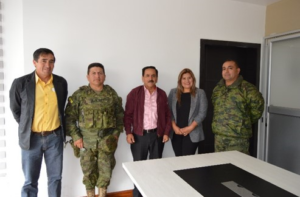En un acto protocolario de alto valor institucional, el alcalde del cantón San Miguel de Bolívar, Vinicio Coloma Romero, recibió la visita del Teniente Coronel de Estado Mayor John Alcides Jimbo Córdova, comandante del Grupo de Artillería Autopropulsado N.┬║ 11, Maximiliano Rodríguez Loaiza. La reunión contó además con la presencia de los concejales Silvia Verdezoto y Hermilton Galeas.