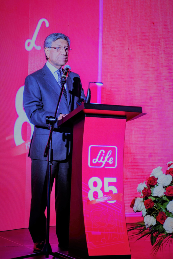 Laboratorios LIFE cumple 85 años de compromiso ininterrumpido con la salud del Ecuador. Fundada en 1940 por un grupo de inmigrantes europeos con profundo conocimiento científico y vocación social, LIFE nació para responder a las necesidades sanitarias más urgentes del país. Hoy, es un símbolo de industria nacional, innovación y ética.