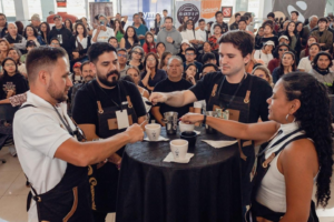 Cotacachi se prepara para recibir a los amantes del café en uno de los encuentros más esperados del año. El Coffee Fest Ecuador 2025 ya cuenta con sus primeros clasificados para el Campeonato Nacional de Aeropress, un certamen que reunirá a baristas de diferentes ciudades del país.