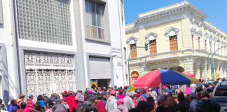 Filas interminables de agricultores en zonas rurales, jóvenes desempleados llenando formularios, transportistas buscando compensaciones y un creciente ruido político en medio de campañas.