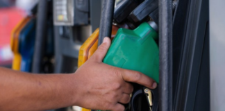 La eliminación del subsidio al diésel en Ecuador, que elevó su precio de USD 1,79 a USD 2,80 por galón, se ha convertido en uno de los temas más sensibles del debate económico y social de las últimas semanas.