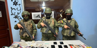 La Brigada de Caballería Blindada N.┬░11 ÔÇÿGalápagosÔÇÖ del Ejército ecuatoriano ejecutó una operación de control y supervisión al interior del Centro de Privación de Libertad de Mujeres de Riobamba, el 4 de septiembre, que permitió el decomiso de teléfonos celulares, armas blancas, dinero en efectivo y joyas.