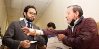 El Gobierno dio a conocer este 8 de septiembre, a través de su vocera Carolina Jaramillo, un conjunto de disposiciones y proyectos que abarcan transparencia institucional, infraestructura, financiamiento productivo y política energética. Entre los anuncios destacan la habilitación de dos canales oficiales para denuncias de corrupción en el Instituto Ecuatoriano de Seguridad Social (IESS).