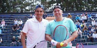 La capital chimboracense recibió este sábado 27 de septiembre, el enfrentamiento de exhibición entre dos leyendas del tenis sudamericano, Fernando González y Nicolás Lapentti, en las canchas del Complejo Deportivo Sabún.