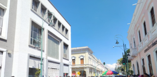 La mañana del 22 de septiembre, decenas de agricultores de distintas parroquias y comunidades de Chimborazo se concentraron en los exteriores de BanEcuador en la ciudad de Riobamba, motivados por el anuncio del Gobierno Nacional sobre la entrega del Bono Raíces y el acceso a créditos con condiciones preferenciales.