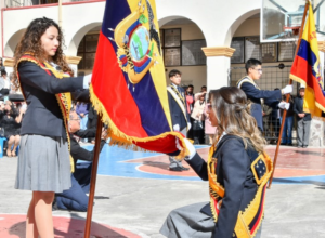 Con un acto solemne lleno de orgullo y civismo, este 26 de septiembre se celebró el Día de la Bandera Nacional, una fecha en la que los estudiantes de tercer año de bachillerato realizaron el tradicional Juramento a la Bandera, reafirmando su compromiso con la patria y los valores ciudadanos.