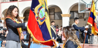 Con un acto solemne lleno de orgullo y civismo, este 26 de septiembre se celebró el Día de la Bandera Nacional, una fecha en la que los estudiantes de tercer año de bachillerato realizaron el tradicional Juramento a la Bandera, reafirmando su compromiso con la patria y los valores ciudadanos.
