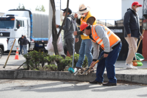 Este viernes 5 de septiembre, desde las 08h00, se desarrolló en la provincia de Chimborazo una minga provincial de limpieza que abarcó 13 puntos estratégicos del territorio. La jornada se llevó a cabo como parte de las actividades conmemorativas por el Día de la Fundación del Ecuador y contó con la participación activa de autoridades locales, organizaciones sociales y ciudadanos.
