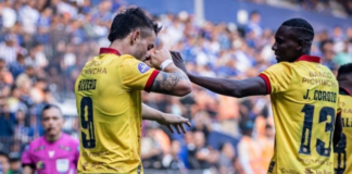 Barcelona Sporting Club goleó 4-0 a Emelec en el estadio George Capwell, cortando una racha de más de mil días sin victorias en ese escenario. La noche en el Capwell tuvo todos los ingredientes de un clásico, tensión, polémica en la tribuna y un ambiente de rivalidad.