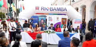 Este 11 de septiembre, Riobamba fue escenario de la Feria Ecuador 2025, evento organizado por el municipio en conmemoración de la Fundación del Ecuador. En esta jornada, emprendedores de diferentes rincones del país ofrecieron sus productos a visitantes y turistas, convirtiendo a la ciudad en una vitrina de saberes, sabores e identidad nacional.