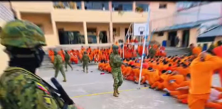 El Ejército Ecuatoriano mantiene firme su estrategia de control en los centros de privación de libertad del país. Este sábado, la Brigada de Caballería Blindada ejecutó una intervención en la cárcel de Guaranda, en la provincia de Bolívar, como parte de los operativos militares que buscan restablecer el orden en el sistema penitenciario ecuatoriano.