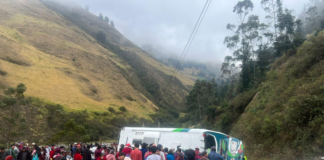 Un accidente de tránsito se registró el 18 de septiembre en el sector Juan de Velasco, en el cantón Colta, provincia de Chimborazo, luego de que un bus de transporte interprovincial sufriera un volcamiento.