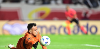 El arquero riobambeño Gonzalo Valle nuevamente fue la figura indiscutida en el triunfo 1-0 ante S├úo Paulo en el Morumbí, resultado que, sumado al 2-0 en la ida, selló la clasificación del “Rey de Copas” ecuatoriano a las semifinales del torneo más prestigioso del continente.