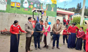 La Dirección Distrital del Ministerio de Agricultura, Ganadería y Pesca (MAGP) en Chimborazo entregó un tractor a la Unidad Educativa Comunitaria Intercultural Biling├╝e Atahualpa, en el cantón Guamote, con el objetivo de fortalecer la educación técnica de más de 200 estudiantes que pondrán en práctica sus conocimientos en mecanización agrícola.