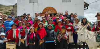 La comunidad de La Moya, en la parroquia Calpi, vivió el 31 de agosto una jornada cargada de historia, música y trabajo colectivo con la celebración de la Fiesta del Jahuay, un ritual agrícola que ha trascendido generaciones y se mantiene vigente en el corazón del pueblo Puruhá.